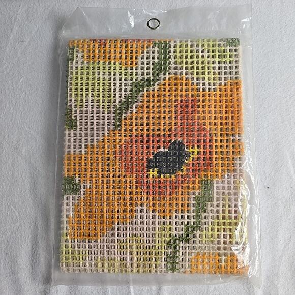 VTG Valiant #7426 Latch Hook Rug Pattern Orange Flowers 20"x27" Cottagecore - Picture 3 of 3